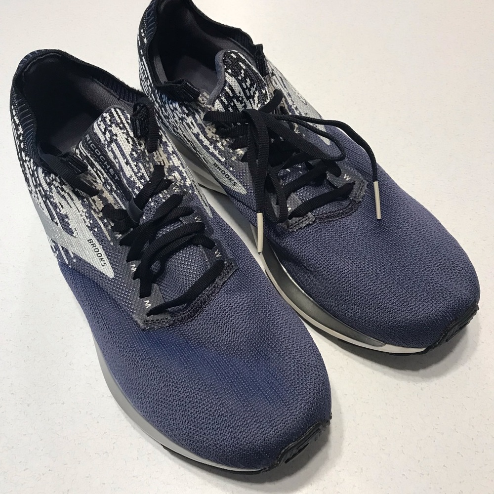 PRICE REDUCED!!--Mens Brooks Running Shoes Sz 13